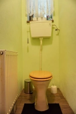 samostatné WC v přízemí