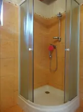 sprchový kout v koupelně