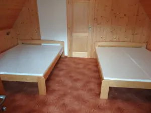 ložnice se 2 dvojlůžky