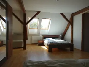 ložnice s 2 dvojlůžky v podkroví