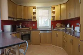 součástí obytné místnosti je plně vybavený kuchyňský kout