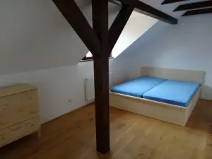 ložnice se 2 dvojlůžky