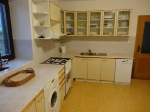 kuchyně je plně vybavena pro vaření a stolování 10 osob
