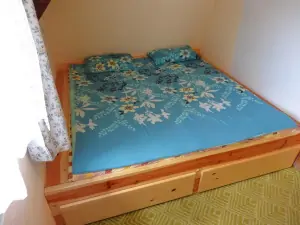 část č. 3 - ložnice s dvojlůžkem a patrovou postelí