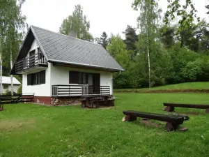 chata Zavlekov leží v neoplocené zahradě