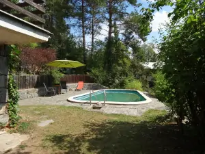bazén je v provozu v letních měsících od června do srpna