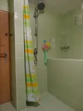 sprcha v koupelně