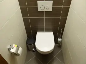 samostatné WC v 1. patře