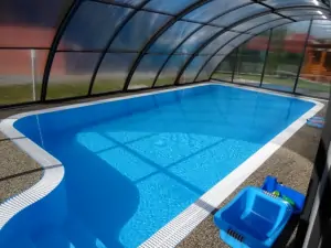k dispozici je zauštěný bazén (7 x 3,5 x 1,2 m)