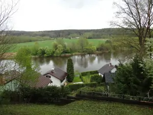 výhled od chaty na řeku Vltavu (jaro)