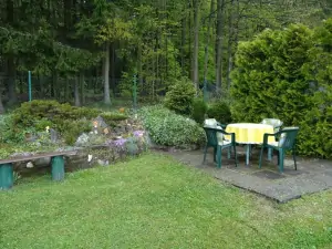 zahradní nábytek na zahradě
