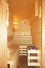 z herny se vstupuje do finské sauny