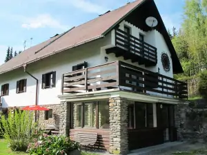 chata Javorná na Šumavě nabízí pronájem pro 9 osob