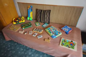 ložnice s dvojlůžkem a lůžkem - hry pro děti