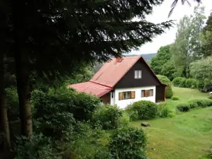 chata Chlistov - pohled od lesa