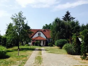 rekreační vila Třeboň - pohled od brány