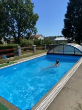 zapuštěný bazén (6 x 3 m) s odsuvným zastřešením