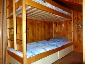 ložnice s patrovou postelí (horní patro je určeno pouze pro dítě do 12 let)