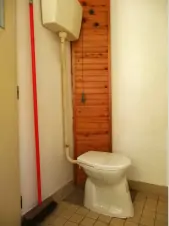 WC v koupelně v přízemí
