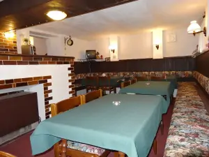 společenská místnost (jídelna) s barovým pultem