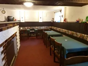 společenská místnost (jídelna) s barovým pultem