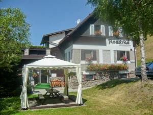  pergola a zahradní krb před chalupou  