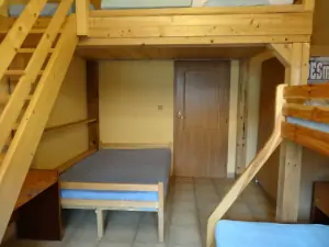 ložnice č. 4 (neaktuální fotografie) - nyní s lůžkem, dvojlůžkem a galerií (příkré schody) s matracemi pro 2 osoby (přistýlky)