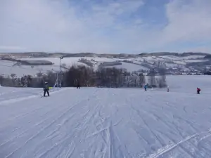 100 m od chalupy se nachází lyžařský vlek