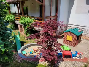 dětský koutek na zahradě