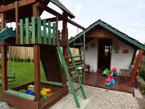 dětské hřiště - dětský domeček