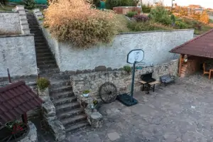 basketbalový koš na dvoře