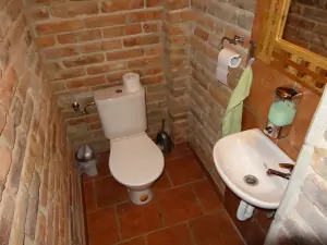 samostatné WC u obytné místnosti