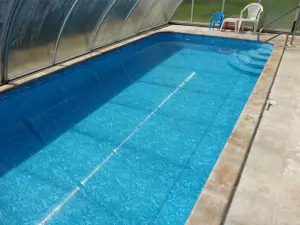 bazén má rozměry 6 x 3,5 x 1,3 m)