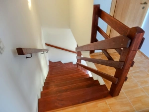 1. část chalupy - schodiště do podkroví
