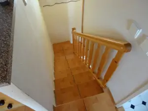 apartmán č. 2 - schodiště do prvního patra