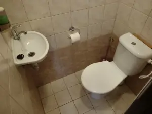 2. část chalupy - samostatné WC