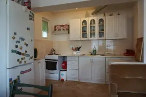 kuchyňský kout v obytné místnosti v přízemí