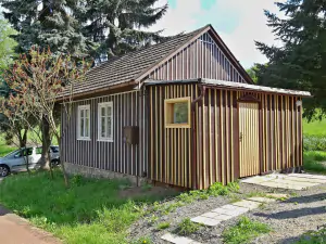chata Levínská Olešnice nabízí pronájem pro 2 až 4 osoby (jaro)
