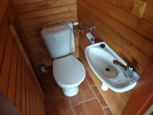 samostatné WC u wellness místnosti