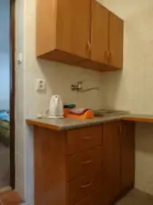 součástí ložnice je malý kuchyňský kout