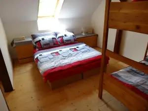 část č. 3: ložnice se 2 lůžky a se 2 patrovými postelemi