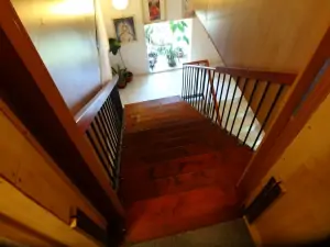 schodiště do podkroví, kde se nacházejí 3 samostatné ložnice