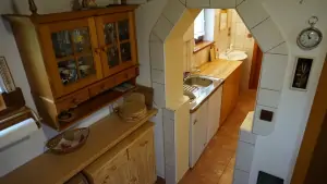kuchyňka je vybavena pro vaření a stolování