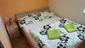 apartmán v přízemí č. 2: ložnice s dvojlůžkem