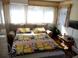 obytný pokojík - rozkládací gauč (možnost spaní pro 2 osoby)