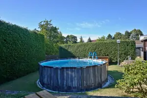 k dispozici je zahradní kruhový bazén