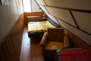 ložnice s rozkládacím gaučem (1,5 lůžka) v podkroví