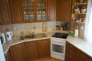 obytná místnost - plně vybavený kuchyňský kout
