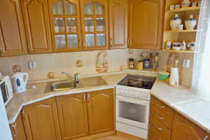 obytná místnost - plně vybavený kuchyňský kout