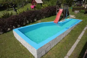po dohodě s majitelem chalupy lze využít rovněž zapuštěný bazén